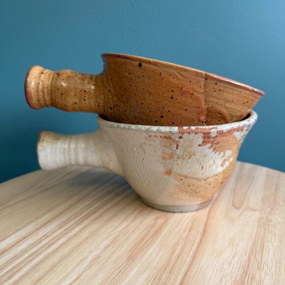 2 Vintage Studio Hand Thrown Handled Soup/Chili Bowls Tan Brown Rust Rustic - Picture 2 of 10